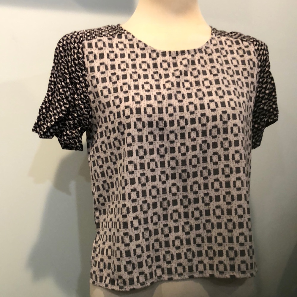 Forever 21 Top *Contemporary Line